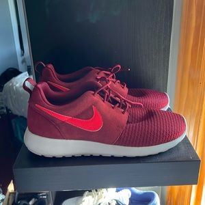 Women’s Nike roshes